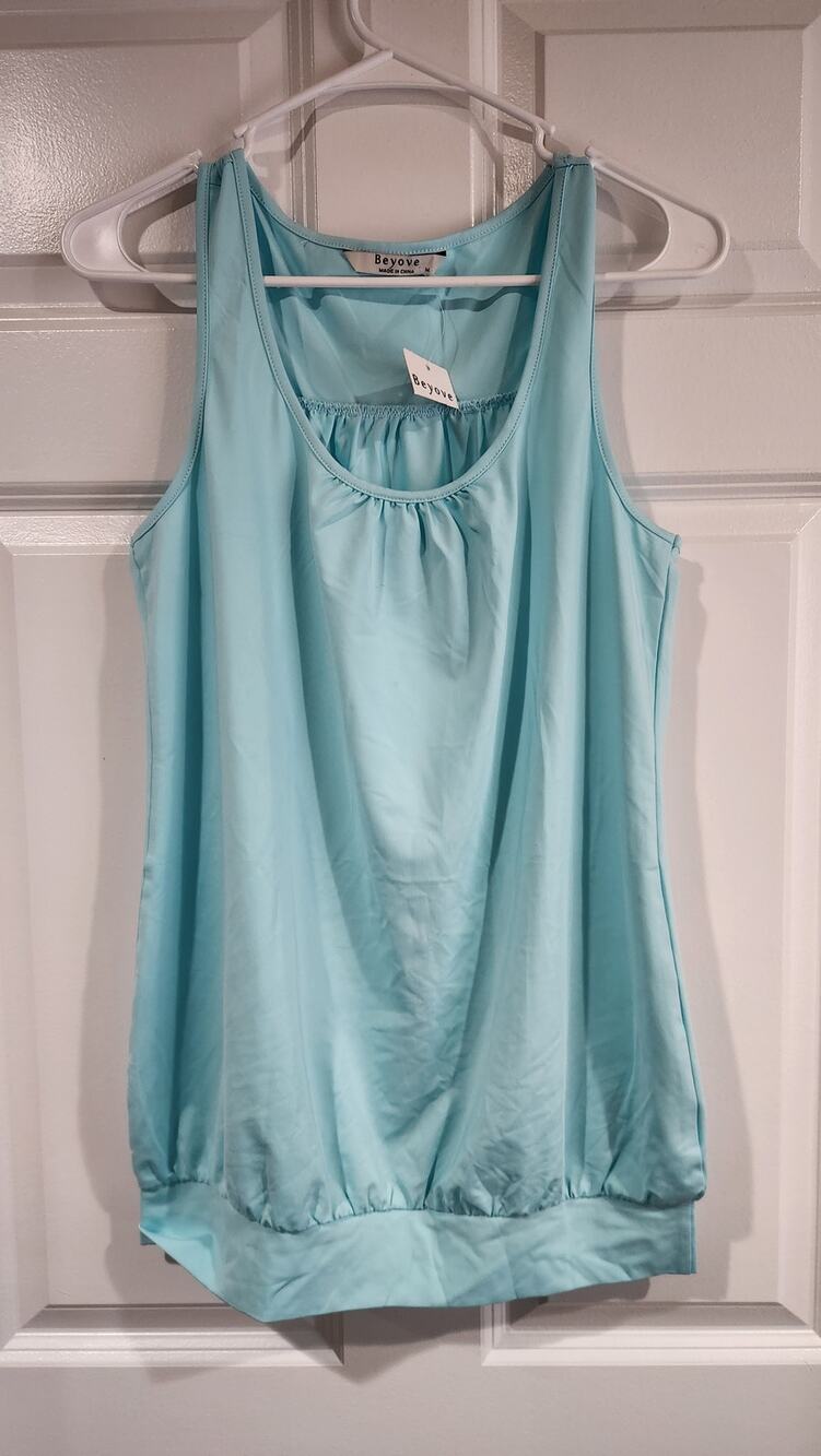Beyove Medium Blue Round Neck Racerback Sleeveless Athletic Imperfections NWT